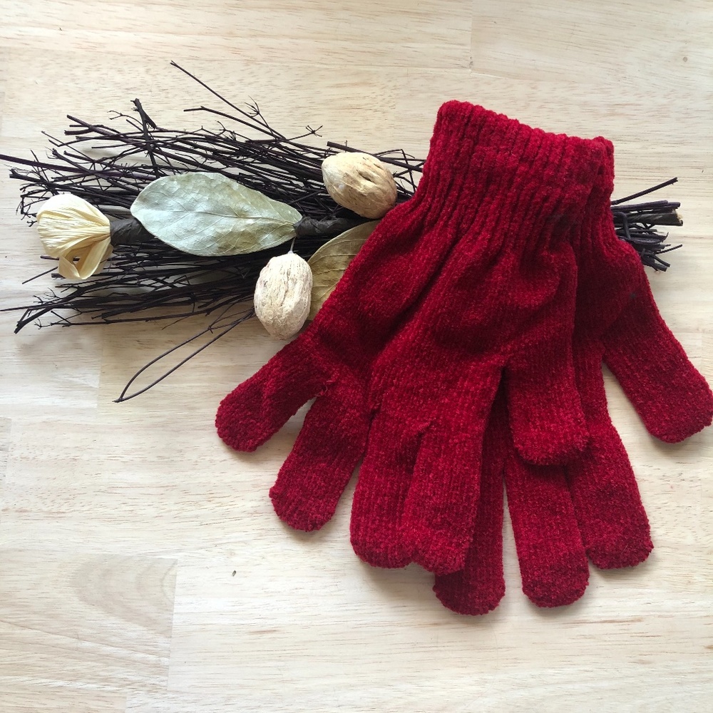2/$16 Red Soft gloves (SD)